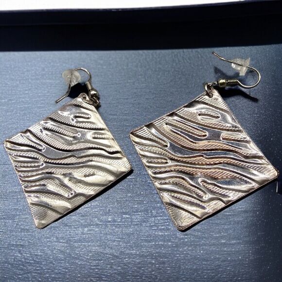 Pierced Earrings Retro Striped Design Black Silver Tone Geometric Statement - Picture 5 of 5